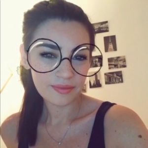 Meet your Posher, Alejandra